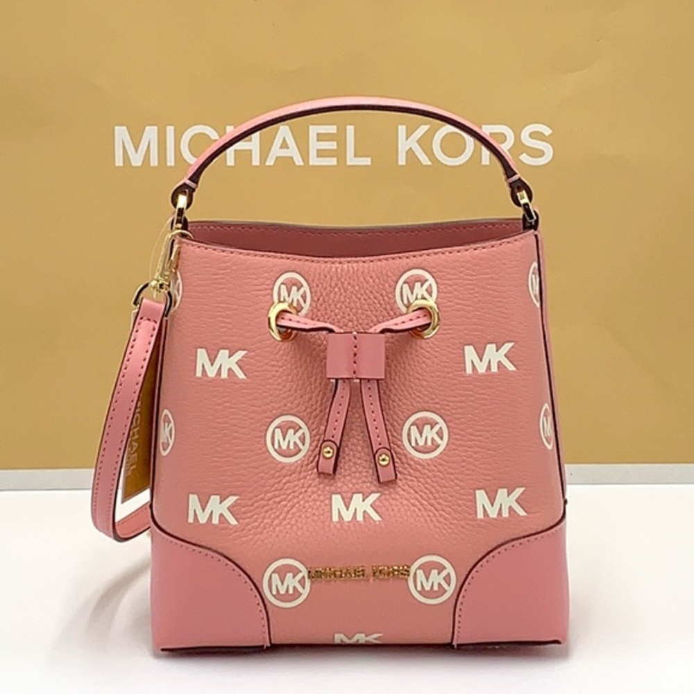 MICHAEL KORS
Mercer Small Logo Embossed Leather
Bucket Bag PRIMROSE COLOR